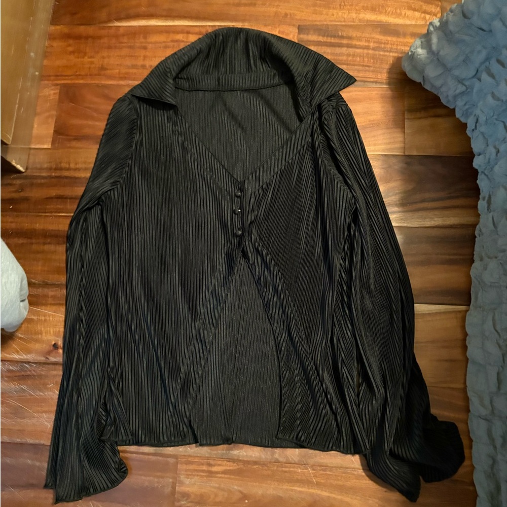 🖤 LYANER Black Pleated Button Front Blouse (Size S)‎ (0946)